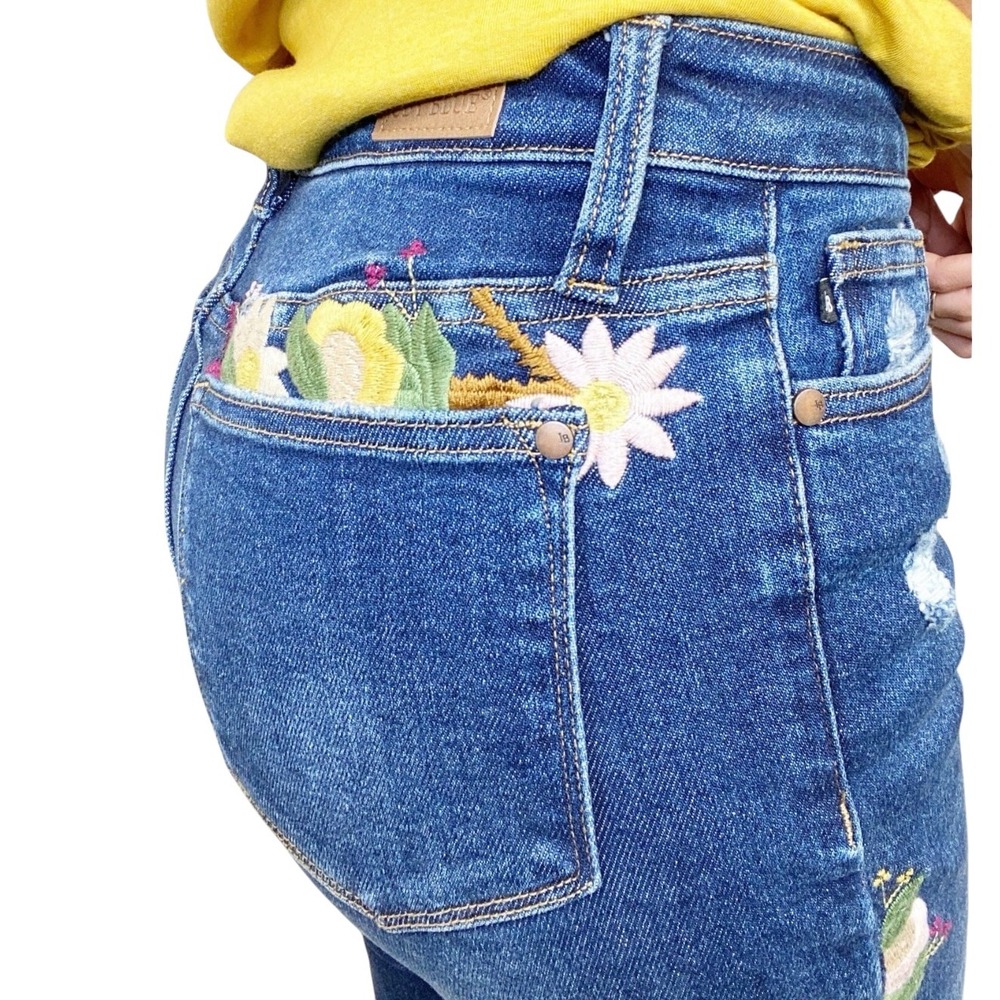 Judy Blue Shorts Floral Embroidered Distressed Blue Denim Women Bermuda 15/32